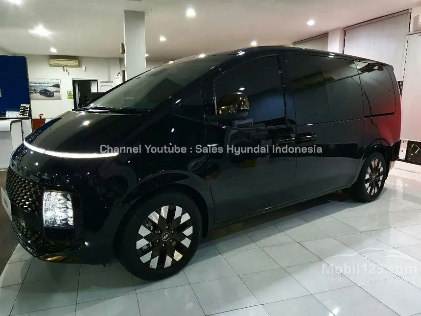 Jual Mobil Hyundai Staria 2023 Signature 9 2.2 di DKI Jakarta Automatic Wagon Hitam Rp 888.000.000