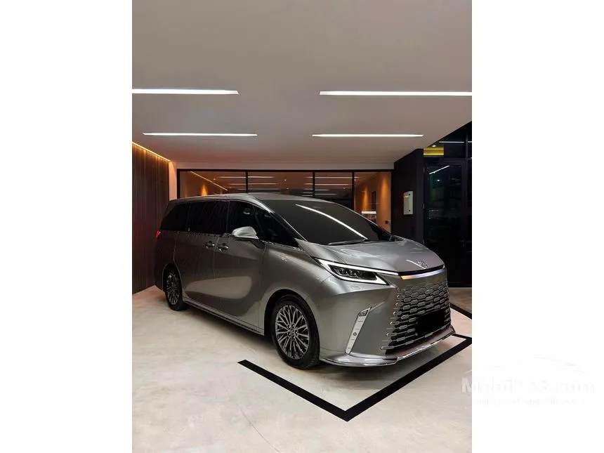 2024 Lexus LM 350h 7 Seater MPV