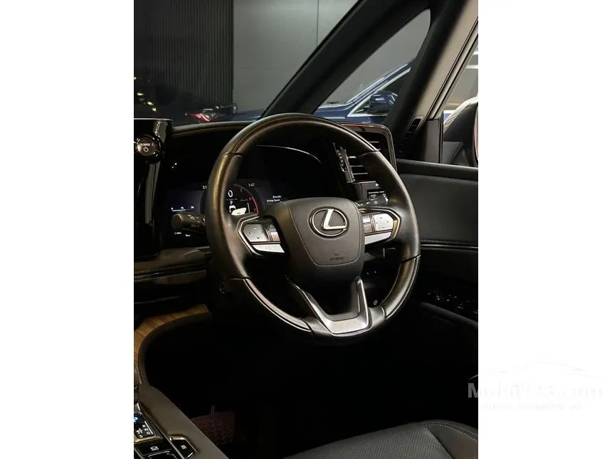 2024 Lexus LM 350h 7 Seater MPV