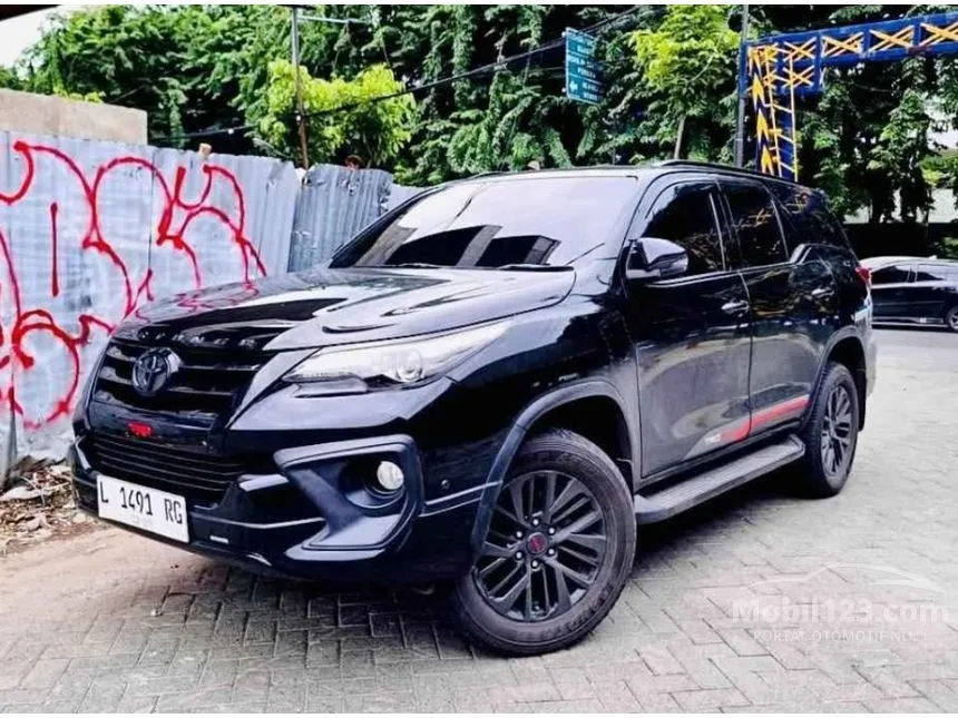 Jual Mobil Toyota Fortuner 2019 VRZ TRD 4X2 2.4 di Jawa Timur Automatic SUV Hitam Rp 435.000.000