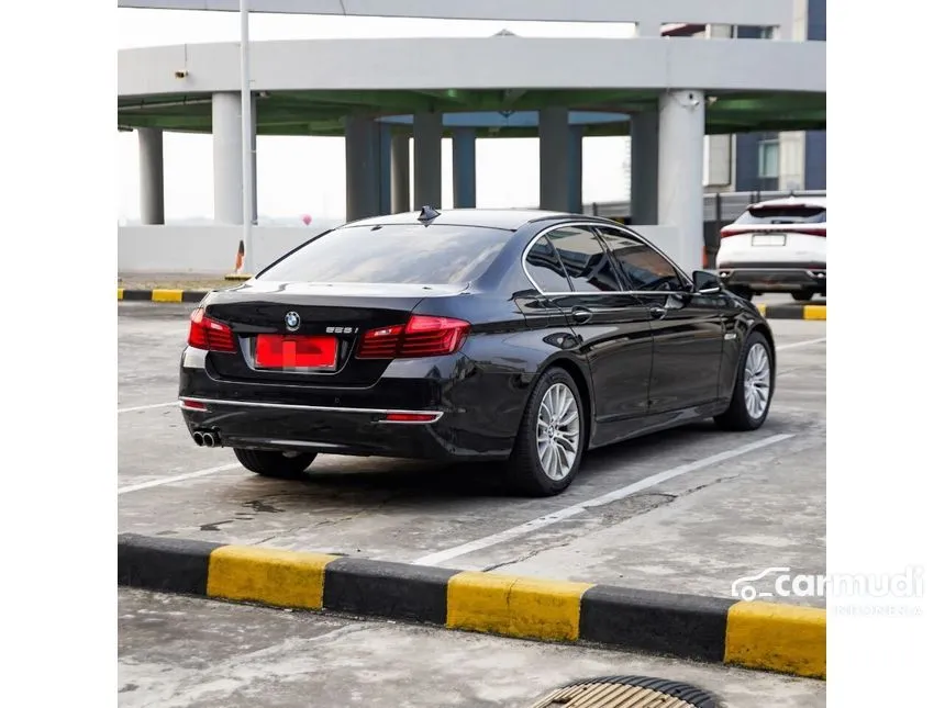 2015 BMW 528i Luxury Sedan