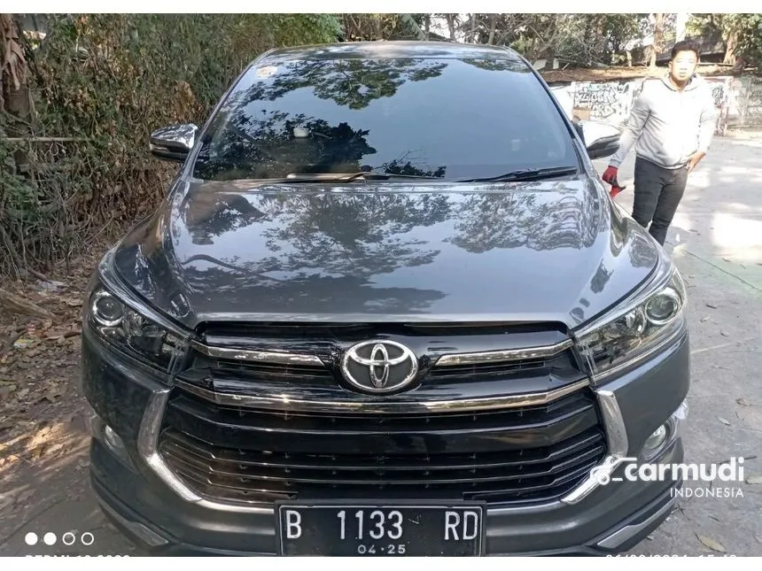Jual Mobil Toyota Innova Venturer 2020 2.0 di Jawa Barat Automatic Wagon Abu