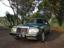 1987 Mercedes-Benz 300E 3.0 Sedan