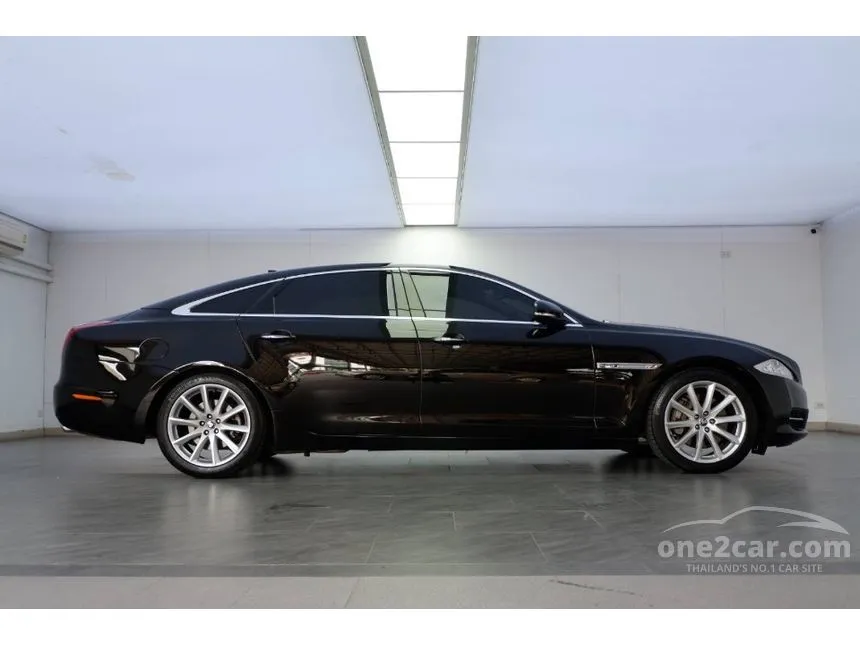 2016 Jaguar XJ Premium Sedan