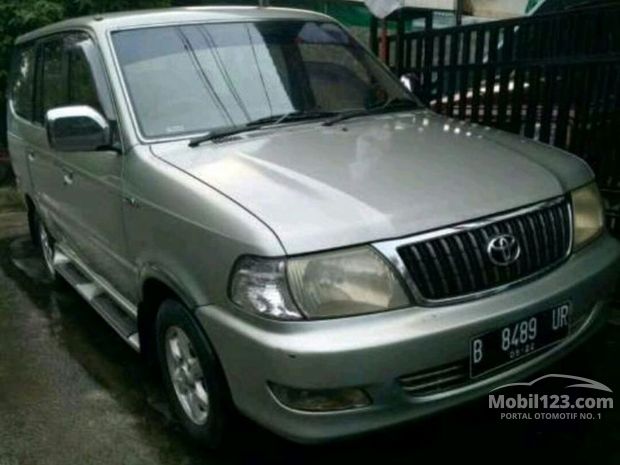 Toyota Kijang Mobil bekas dijual di Yogyakarta Indonesia 
