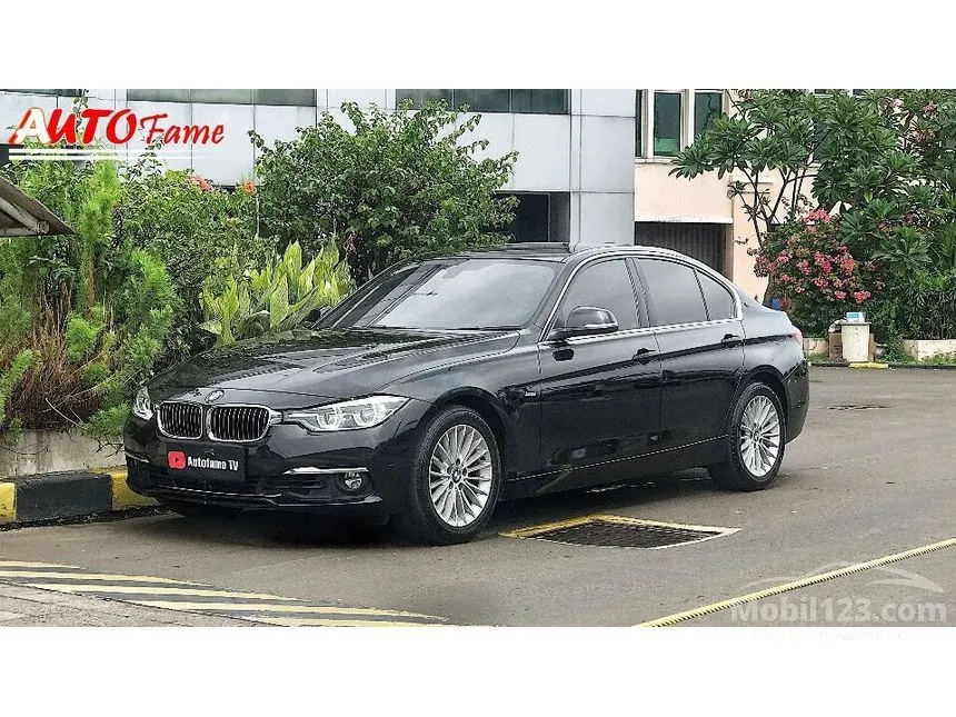 Jual Mobil BMW 320i 2018 Luxury 2.0 di DKI Jakarta Automatic Sedan ...