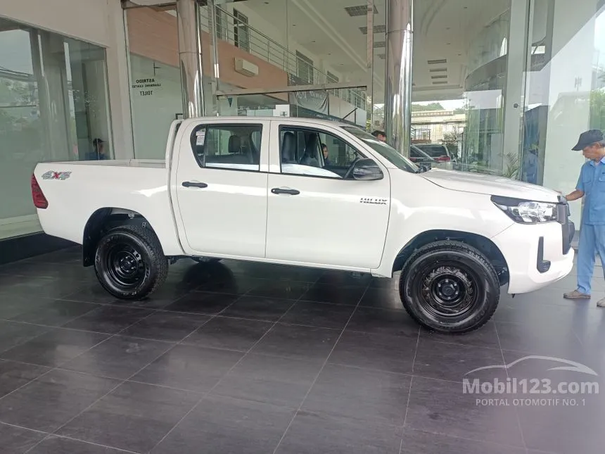 Jual Mobil Toyota Hilux 2024 GR Sport Dual Cab 2.8 di Jawa Barat Automatic Pick