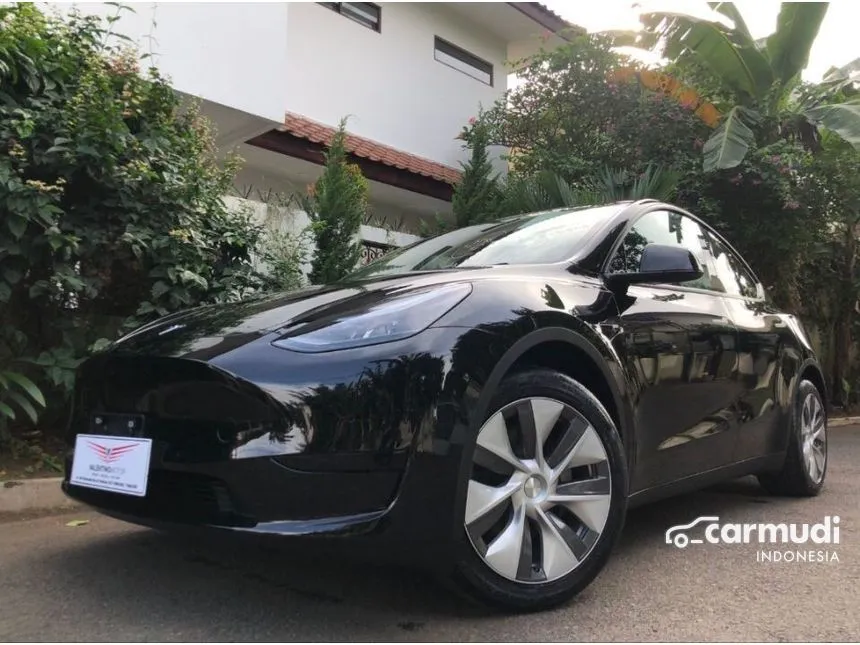 2022 Tesla Model Y Standard Range Wagon