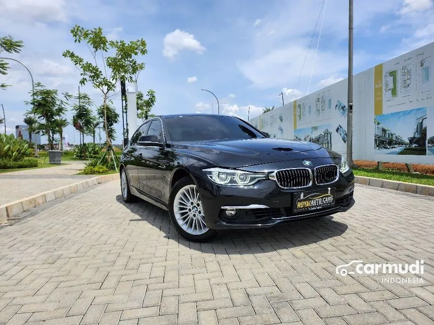 2018 BMW 320i Luxury Sedan