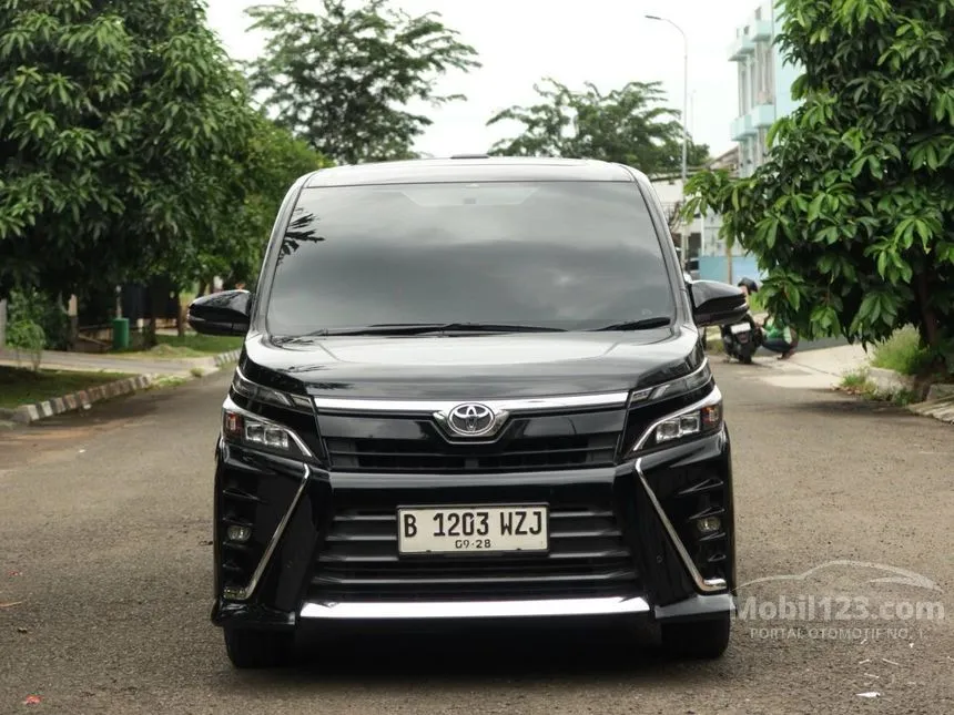 Jual Mobil Toyota Voxy 2018 2.0 di Jawa Barat Automatic Wagon Hitam Rp 300.000.000