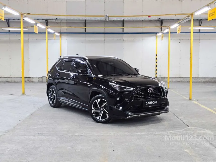 2023 Toyota Yaris Cross S HV SUV