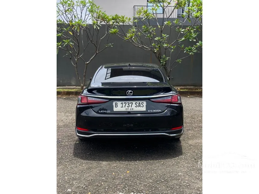 2023 Lexus ES 300h Ultra Luxury Sedan
