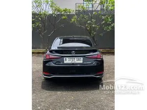 2023 Lexus ES 300h 2.5 Ultra Luxury Sedan