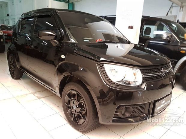  Suzuki  Ignis  Mobil  bekas  dijual di Jawa timur Indonesia 