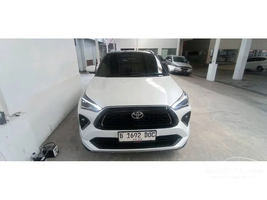 Jual Mobil Toyota Yaris Cross 2023 S HV with GR Parts Aero Pkg 1.5 di Jawa Barat Automatic SUV Putih Rp 350.000.000