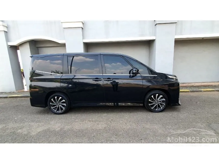 2022 Toyota Voxy (Non Premium Color) MPV