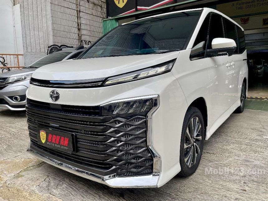 Jual Mobil Toyota Voxy 2023 (Premium Color) 2.0 di DKI Jakarta ...