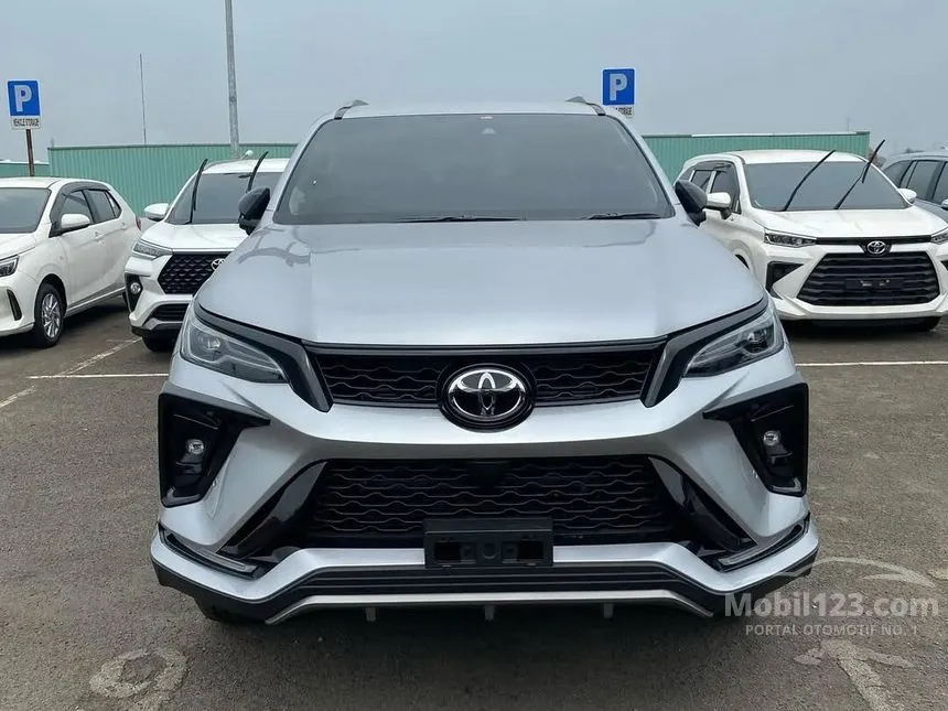 Jual Mobil Toyota Fortuner 2024 VRZ TSS GR Parts Aero Package 2.8 di DKI Jakarta Automatic SUV Silver Rp 631.700.000