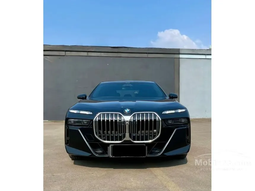 2023 BMW 735i M Sport Sedan