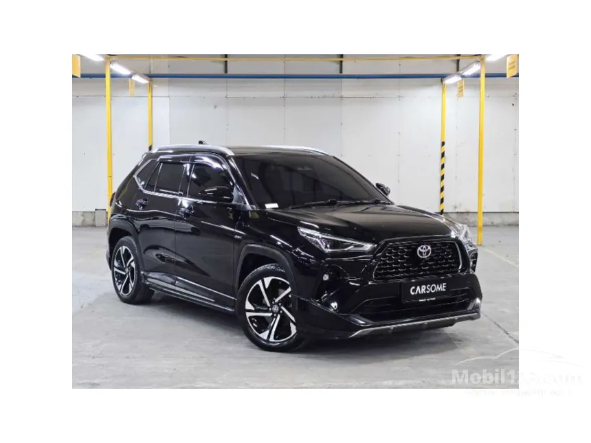 2023 Toyota Yaris Cross S HV SUV