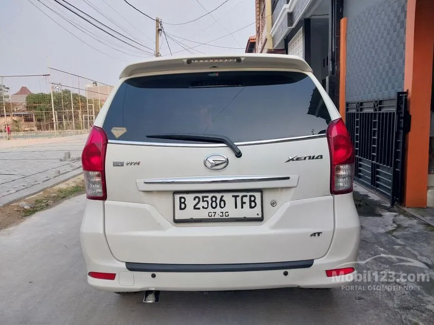 2015 Daihatsu Xenia R Deluxe MPV