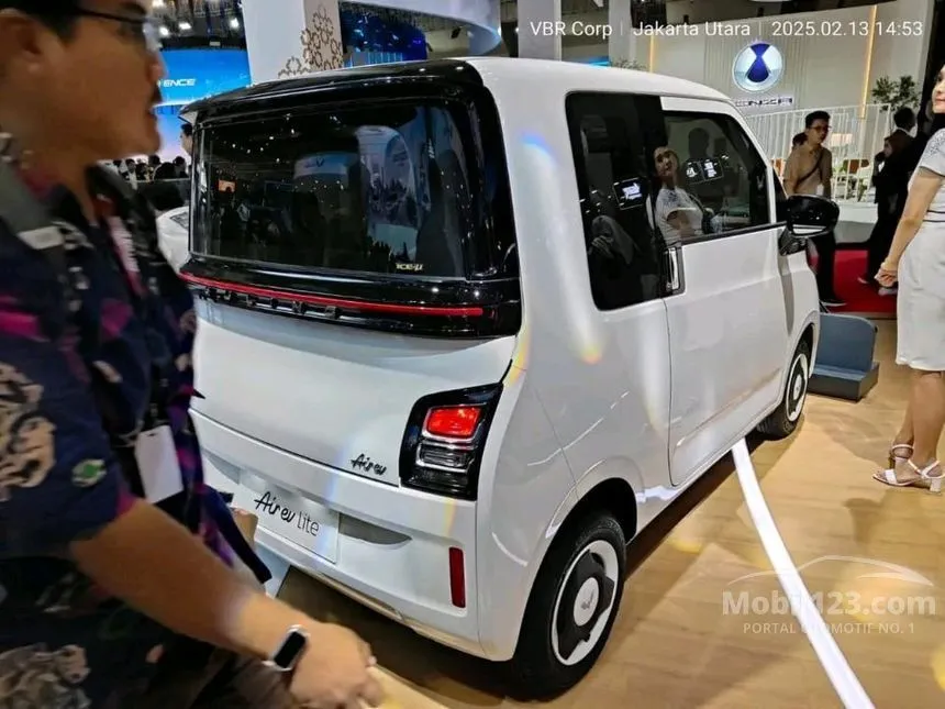 Jual Mobil Wuling Air EV 2025 Long Range di Jawa Barat Automatic Hatchback Putih Rp 243.999.999