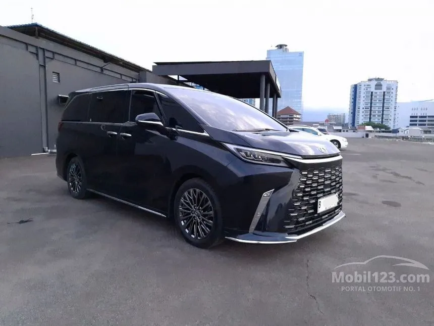 Jual Mobil Lexus LM 350h 2024 7 Seater 2.5 di Banten Automatic MPV Hitam Rp 1.975.000.000