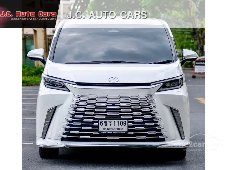 2025 Lexus LM500h Executive Van