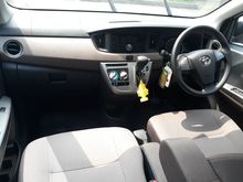 2014 Daihatsu Xenia 1.3 R DLX MPV