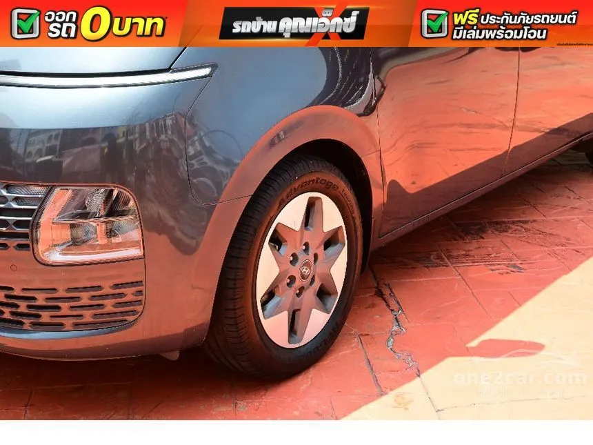 2022 Hyundai Staria SEL Van