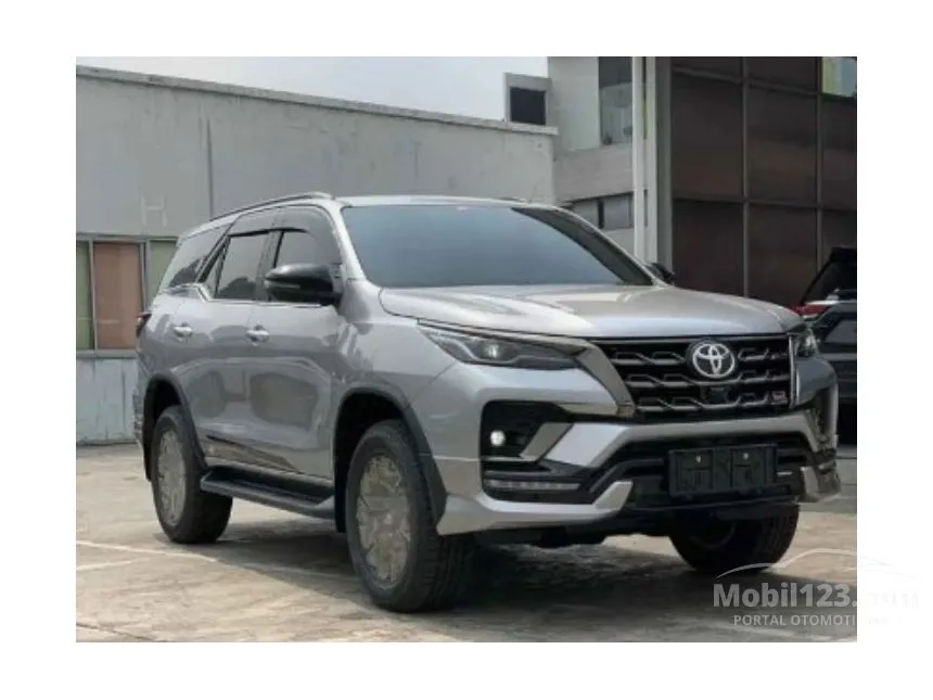 Jual Mobil Toyota Fortuner 2023 GR Sport 2.8 di Banten Automatic SUV Silver Rp 585.000.000