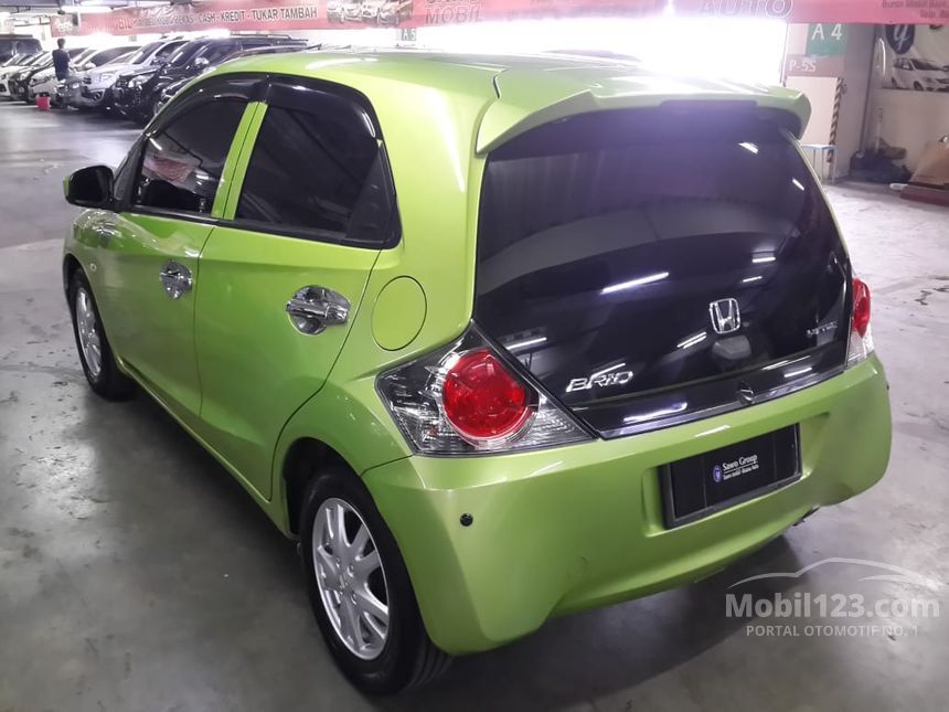 83 Mobil  Brio  Warna  Hijau 