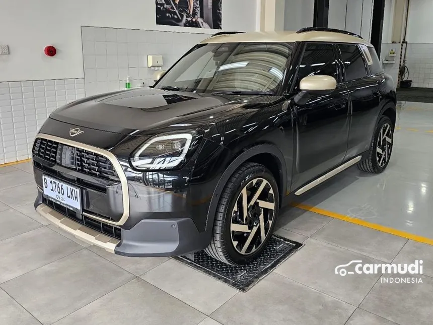 Jual Mobil MINI Countryman 2024 Favoured Trim C 1.5 di Jawa Timur Automatic SUV Hitam Rp 1.214.000.000