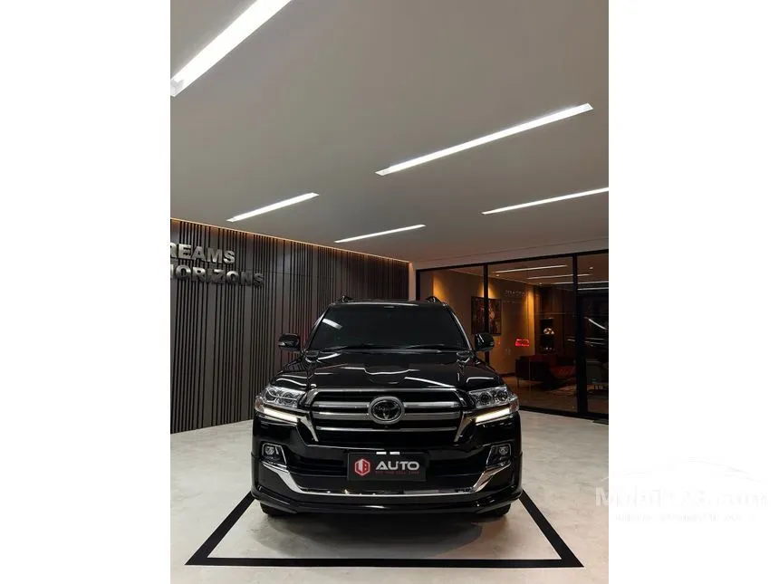 2019 Toyota Land Cruiser 200 VX-R SUV