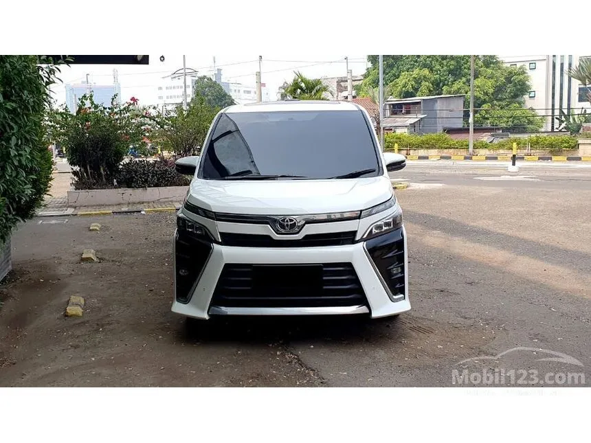 Jual Mobil Toyota Voxy 2018 2.0 di DKI Jakarta Automatic MPV Putih Rp 303.000.000