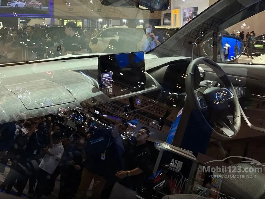 2025 Toyota Veloz V HEV MPV