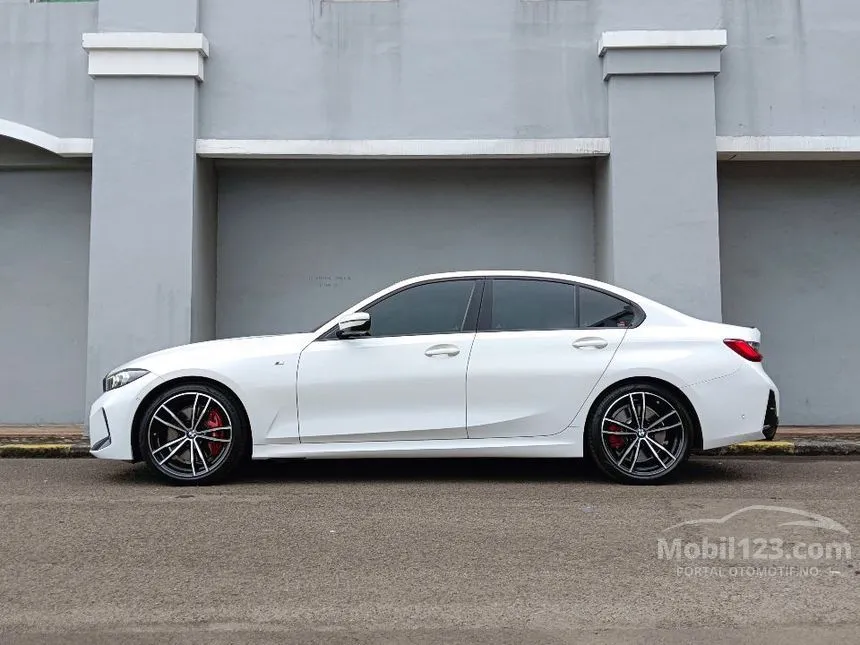 2023 BMW 330i M Sport Pro Sedan
