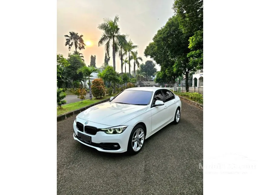 Jual Mobil BMW 320i 2019 Sport Shadow Edition 2.0 di DKI Jakarta Automatic Sedan Putih Rp 460.000.000