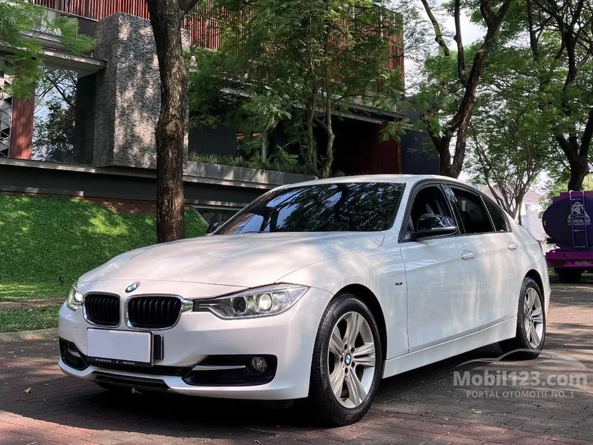 Jual Mobil BMW 320i 2014 Sport 2.0 di DKI Jakarta Automatic Sedan Putih Rp 289.999.999