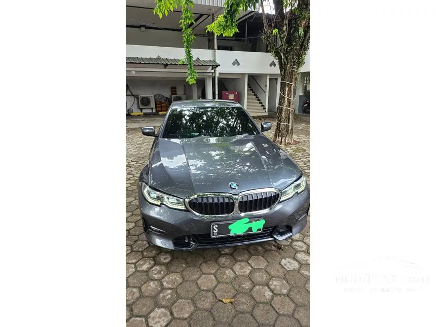 Jual Mobil BMW 320i 2021 Dynamic 2.0 di Jawa Timur Automatic Sedan Abu
