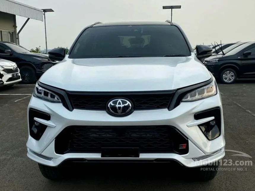 Jual Mobil Toyota Fortuner 2024 GR Sport TSS 2.8 di Kalimantan Barat Automatic SUV Putih Rp 495.000.000