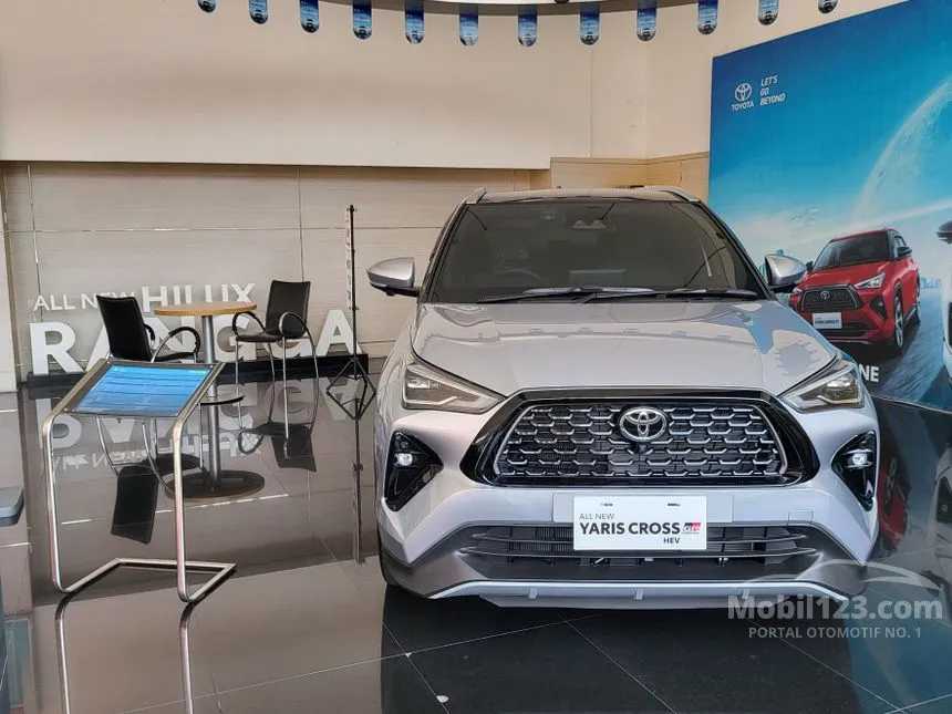 2025 Toyota Yaris Cross S HV (2 Tone) (Premium Colour) SUV