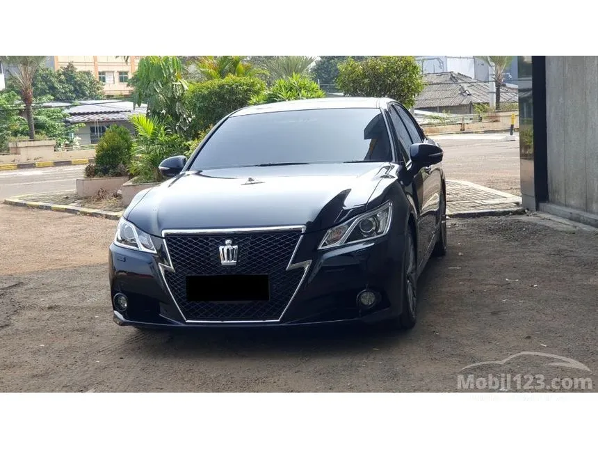 2013 Toyota Crown G Athlete Sedan
