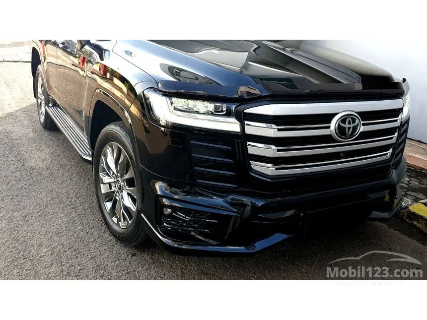 2023 Toyota Land Cruiser 300 VX-R SUV