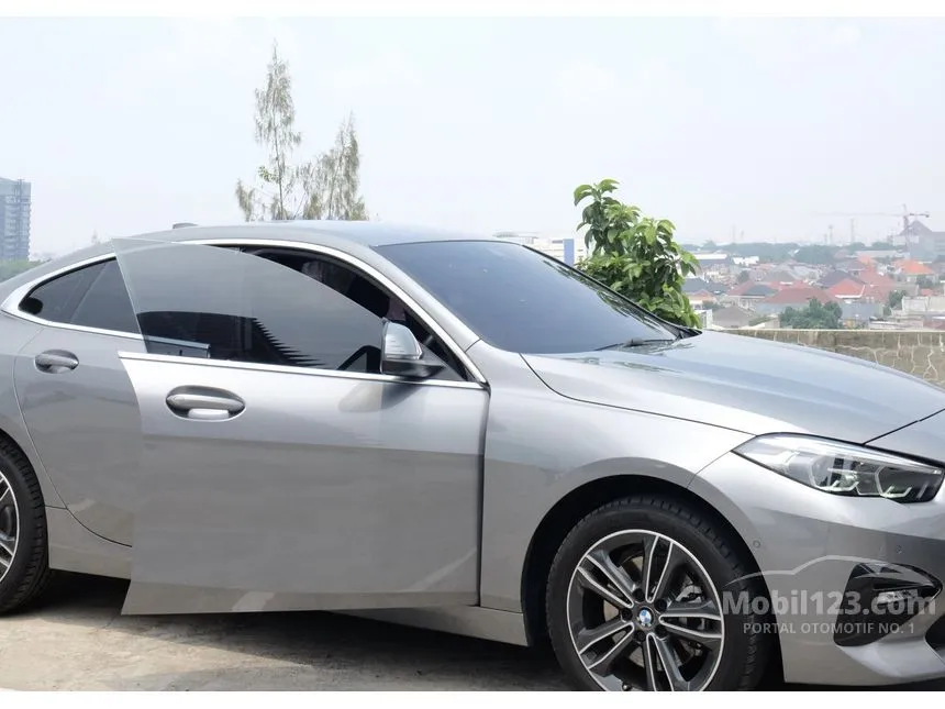 Jual Mobil BMW 218i 2023 Sport Line 1.5 di Jawa Timur Automatic Gran Coupe Abu