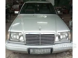 1993 Mercedes-Benz E320 3.2 Sedan