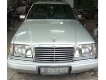 1993 Mercedes-Benz E320 3.2 Sedan