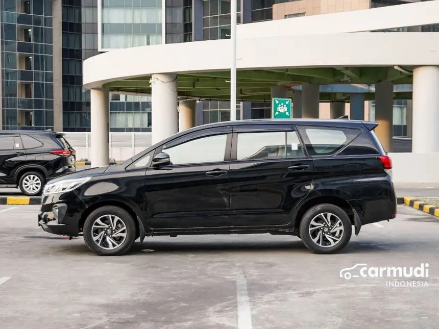 2022 Toyota Kijang Innova V MPV