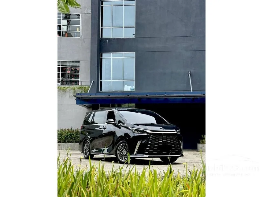 2024 Lexus LM 350 4 Seater MPV