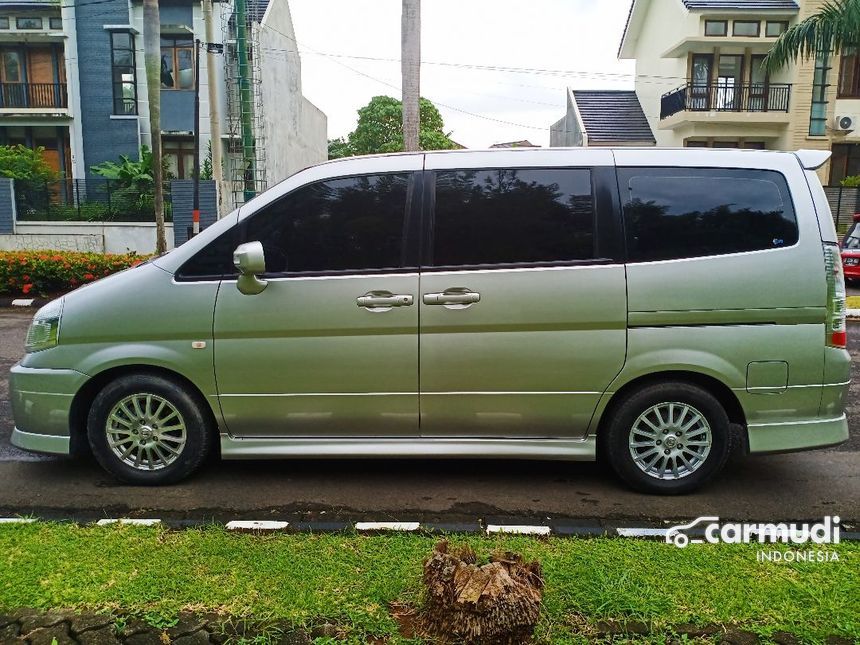 Nissan serena 2011